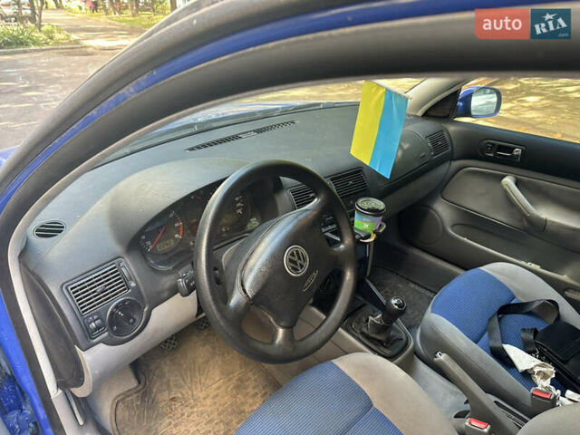 Синий Фольксваген Гольф, объемом двигателя 1.39 л и пробегом 220 тыс. км за 3200 $, фото 5 на Automoto.ua