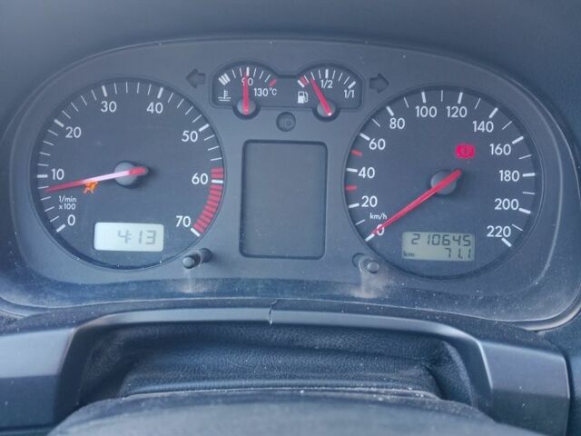 Синий Фольксваген Гольф, объемом двигателя 1.4 л и пробегом 210 тыс. км за 1600 $, фото 5 на Automoto.ua