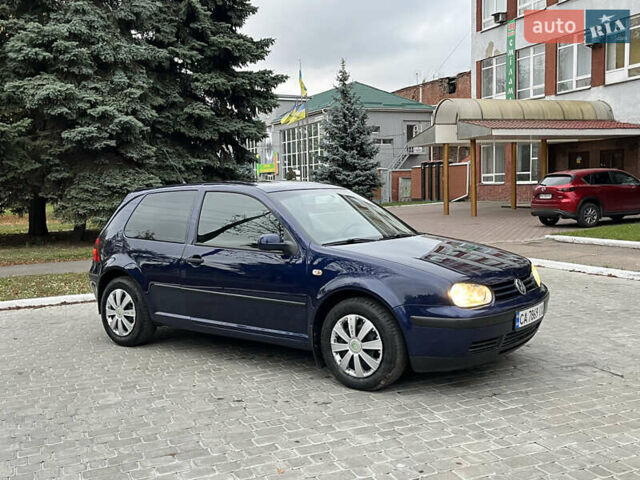 Синий Фольксваген Гольф, объемом двигателя 1.39 л и пробегом 233 тыс. км за 3850 $, фото 4 на Automoto.ua