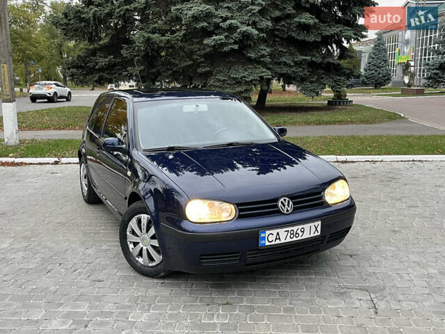Синий Фольксваген Гольф, объемом двигателя 1.39 л и пробегом 233 тыс. км за 3850 $, фото 9 на Automoto.ua