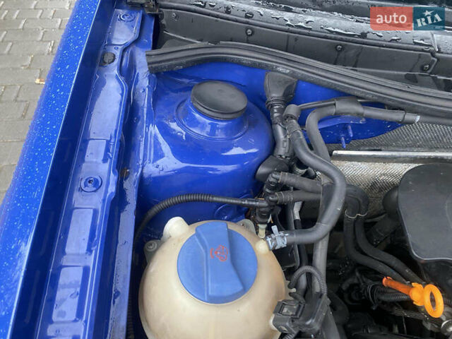 Синий Фольксваген Гольф, объемом двигателя 1.6 л и пробегом 226 тыс. км за 4800 $, фото 30 на Automoto.ua