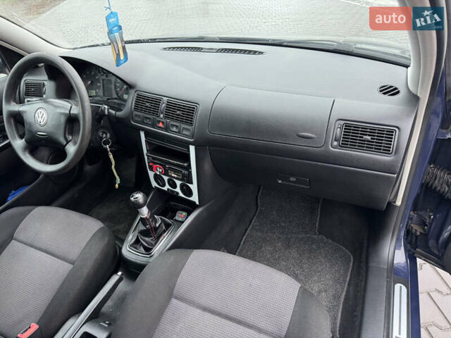 Синий Фольксваген Гольф, объемом двигателя 1.39 л и пробегом 210 тыс. км за 3450 $, фото 14 на Automoto.ua