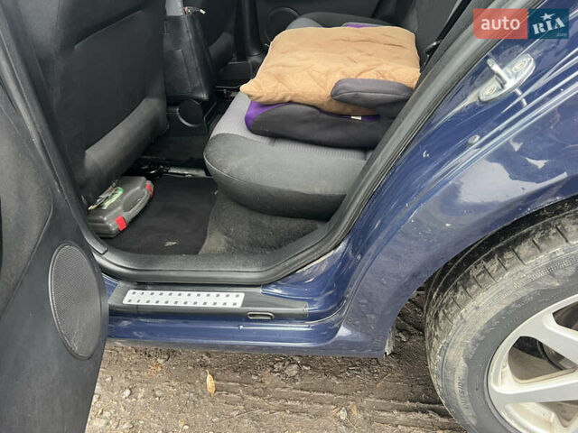 Синий Фольксваген Гольф, объемом двигателя 1.6 л и пробегом 260 тыс. км за 4600 $, фото 3 на Automoto.ua