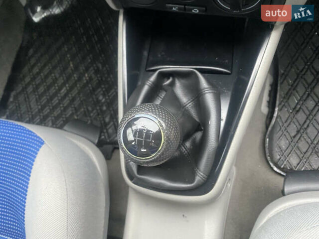 Синий Фольксваген Гольф, объемом двигателя 1.6 л и пробегом 226 тыс. км за 4800 $, фото 27 на Automoto.ua