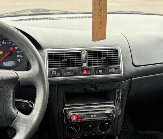 Синий Фольксваген Гольф, объемом двигателя 1.9 л и пробегом 300 тыс. км за 1900 $, фото 15 на Automoto.ua