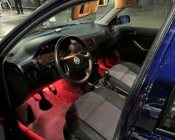 Синій Фольксваген Гольф, об'ємом двигуна 1.39 л та пробігом 169 тис. км за 4000 $, фото 38 на Automoto.ua