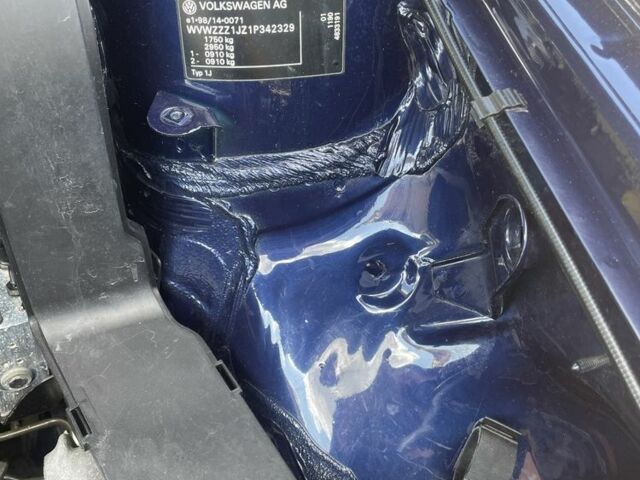 Синий Фольксваген Гольф, объемом двигателя 1.6 л и пробегом 230 тыс. км за 4199 $, фото 17 на Automoto.ua