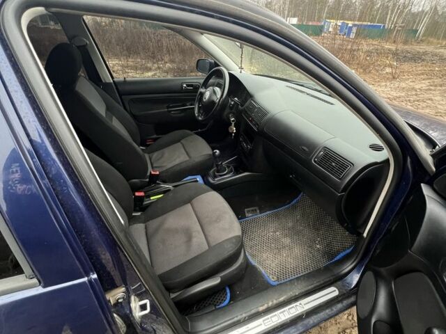 Синий Фольксваген Гольф, объемом двигателя 1.6 л и пробегом 277 тыс. км за 4200 $, фото 5 на Automoto.ua