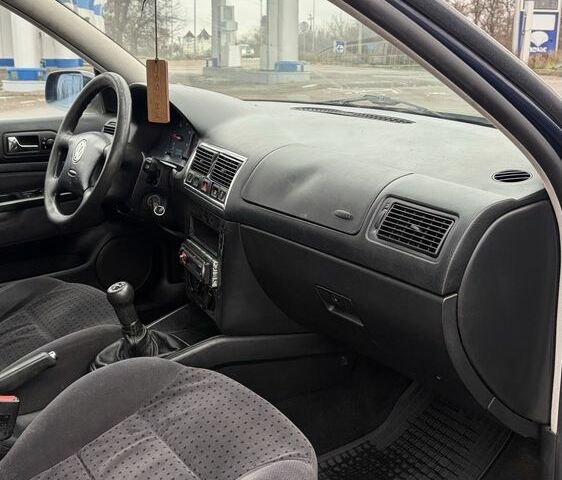 Синий Фольксваген Гольф, объемом двигателя 1.9 л и пробегом 300 тыс. км за 1900 $, фото 21 на Automoto.ua