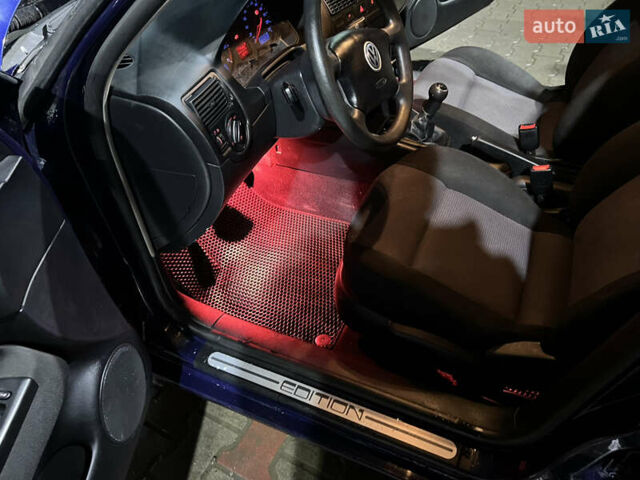 Синій Фольксваген Гольф, об'ємом двигуна 1.39 л та пробігом 169 тис. км за 4000 $, фото 56 на Automoto.ua