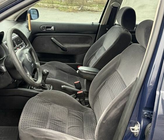 Синий Фольксваген Гольф, объемом двигателя 1.9 л и пробегом 300 тыс. км за 1900 $, фото 11 на Automoto.ua