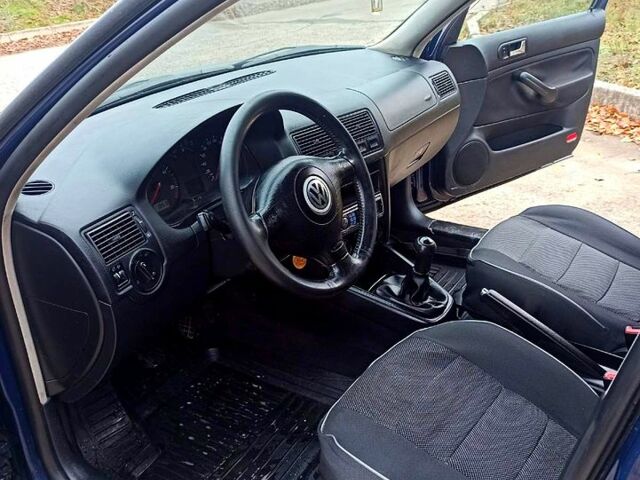 Синий Фольксваген Гольф, объемом двигателя 1.9 л и пробегом 210 тыс. км за 4499 $, фото 3 на Automoto.ua