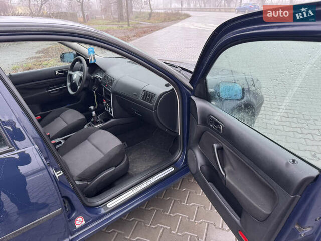 Синий Фольксваген Гольф, объемом двигателя 1.39 л и пробегом 210 тыс. км за 3450 $, фото 12 на Automoto.ua