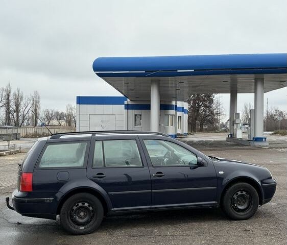 Синий Фольксваген Гольф, объемом двигателя 1.9 л и пробегом 300 тыс. км за 1900 $, фото 3 на Automoto.ua