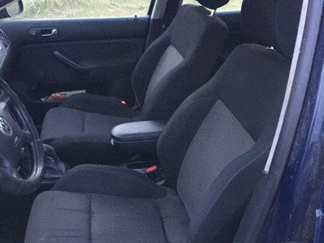 Синий Фольксваген Гольф, объемом двигателя 1.6 л и пробегом 363 тыс. км за 3500 $, фото 10 на Automoto.ua