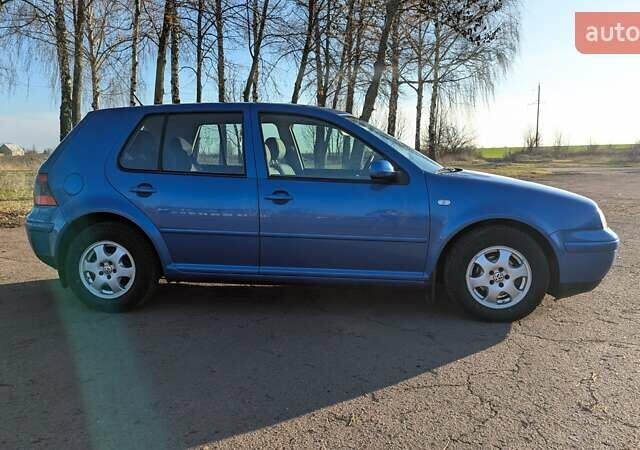 Синий Фольксваген Гольф, объемом двигателя 1.6 л и пробегом 295 тыс. км за 4300 $, фото 5 на Automoto.ua