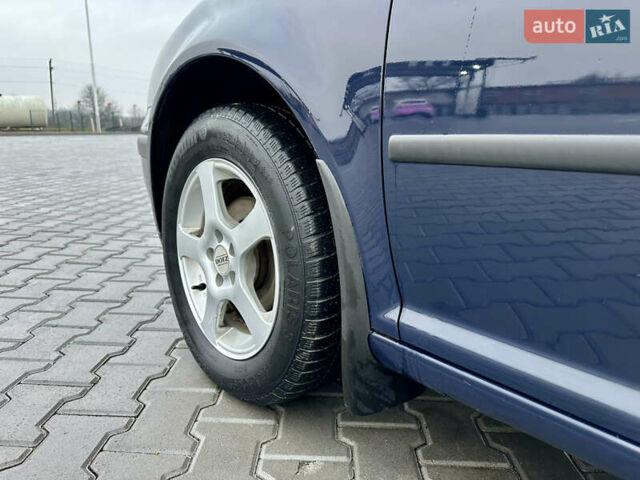 Синий Фольксваген Гольф, объемом двигателя 1.39 л и пробегом 210 тыс. км за 4000 $, фото 12 на Automoto.ua