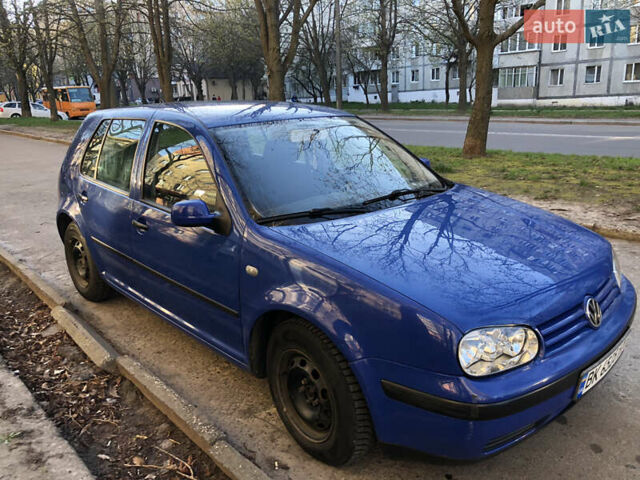 Синий Фольксваген Гольф, объемом двигателя 1.4 л и пробегом 200 тыс. км за 3900 $, фото 1 на Automoto.ua