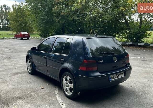 Синий Фольксваген Гольф, объемом двигателя 1.9 л и пробегом 398 тыс. км за 4600 $, фото 1 на Automoto.ua