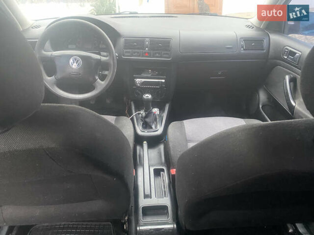 Синий Фольксваген Гольф, объемом двигателя 1.39 л и пробегом 223 тыс. км за 2950 $, фото 4 на Automoto.ua