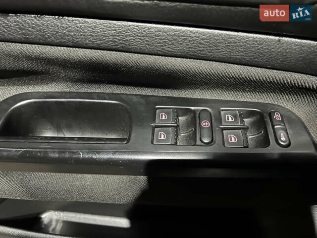 Синій Фольксваген Гольф, об'ємом двигуна 1.39 л та пробігом 169 тис. км за 4000 $, фото 32 на Automoto.ua