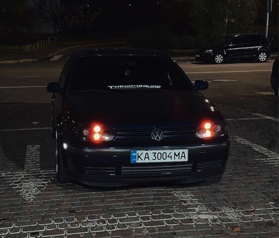 Синий Фольксваген Гольф, объемом двигателя 1.6 л и пробегом 290 тыс. км за 5000 $, фото 5 на Automoto.ua