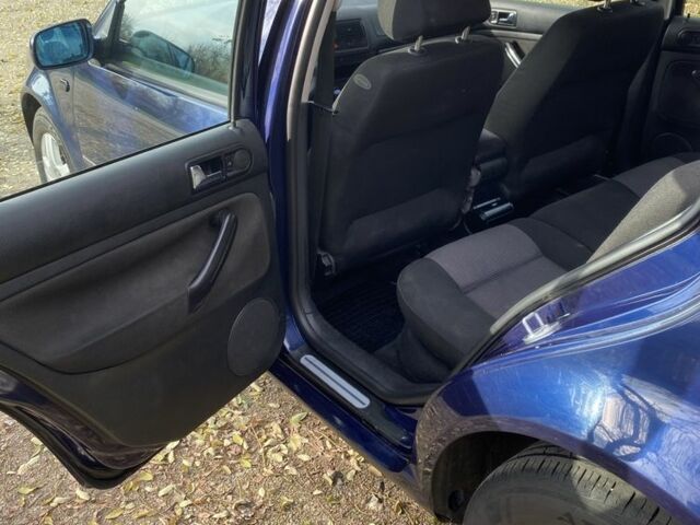 Синий Фольксваген Гольф, объемом двигателя 1.6 л и пробегом 250 тыс. км за 4600 $, фото 6 на Automoto.ua