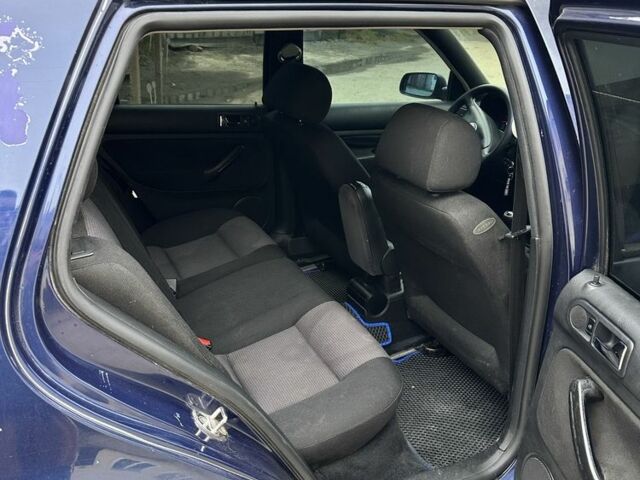 Синий Фольксваген Гольф, объемом двигателя 1.6 л и пробегом 272 тыс. км за 2600 $, фото 6 на Automoto.ua