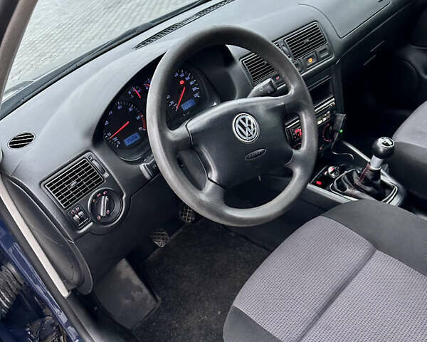 Синий Фольксваген Гольф, объемом двигателя 1.39 л и пробегом 210 тыс. км за 4000 $, фото 35 на Automoto.ua