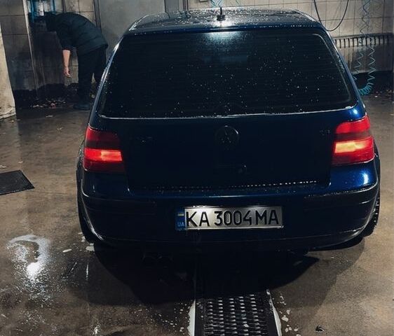 Синий Фольксваген Гольф, объемом двигателя 1.6 л и пробегом 290 тыс. км за 5000 $, фото 4 на Automoto.ua