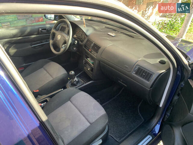 Синий Фольксваген Гольф, объемом двигателя 1.39 л и пробегом 156 тыс. км за 5500 $, фото 6 на Automoto.ua