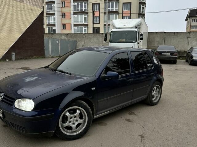 Синий Фольксваген Гольф, объемом двигателя 1.6 л и пробегом 272 тыс. км за 2600 $, фото 1 на Automoto.ua