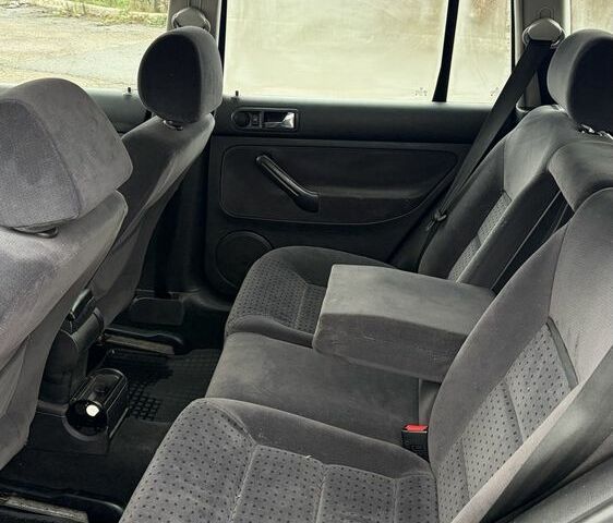 Синий Фольксваген Гольф, объемом двигателя 1.9 л и пробегом 300 тыс. км за 1900 $, фото 18 на Automoto.ua