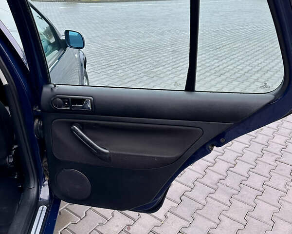 Синий Фольксваген Гольф, объемом двигателя 1.39 л и пробегом 210 тыс. км за 4000 $, фото 41 на Automoto.ua