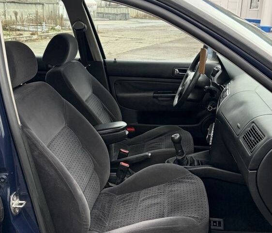 Синий Фольксваген Гольф, объемом двигателя 1.9 л и пробегом 300 тыс. км за 1900 $, фото 20 на Automoto.ua