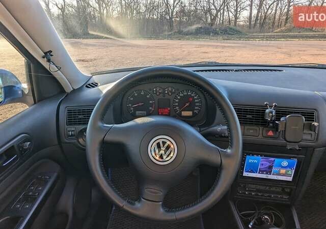 Синий Фольксваген Гольф, объемом двигателя 1.6 л и пробегом 295 тыс. км за 4300 $, фото 20 на Automoto.ua