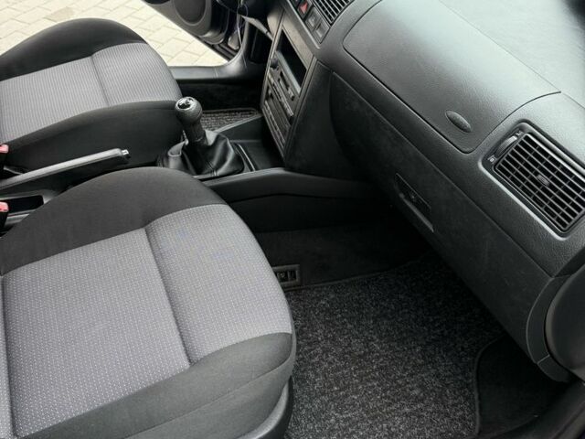 Синій Фольксваген Гольф, об'ємом двигуна 1.6 л та пробігом 99 тис. км за 5400 $, фото 21 на Automoto.ua