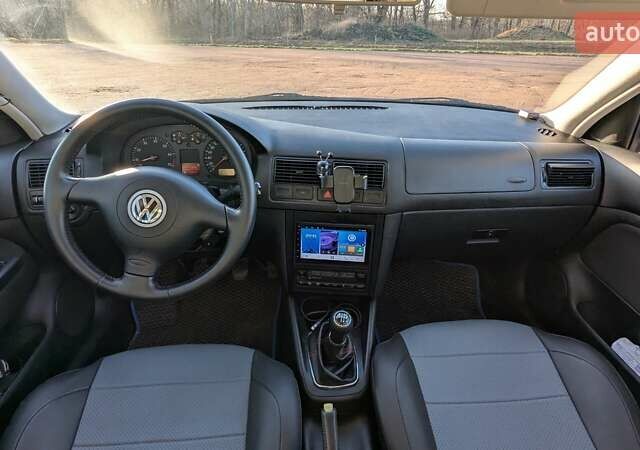 Синий Фольксваген Гольф, объемом двигателя 1.6 л и пробегом 295 тыс. км за 4300 $, фото 16 на Automoto.ua