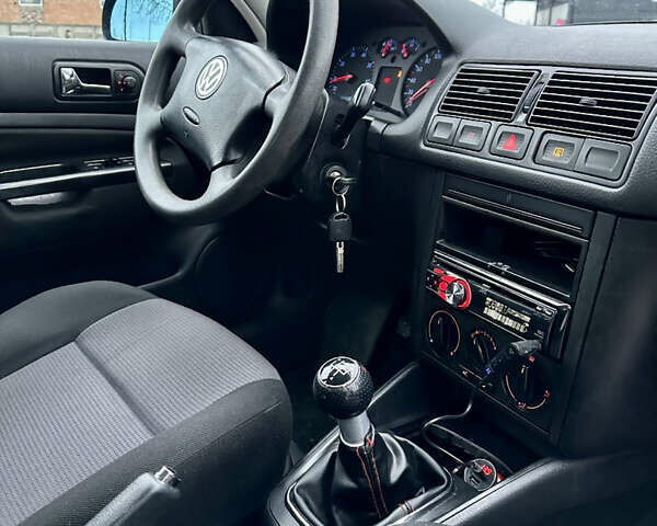 Синий Фольксваген Гольф, объемом двигателя 1.39 л и пробегом 210 тыс. км за 4000 $, фото 38 на Automoto.ua