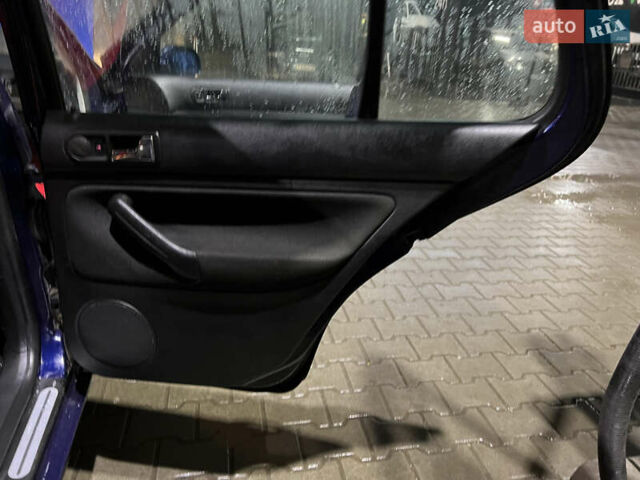 Синій Фольксваген Гольф, об'ємом двигуна 1.39 л та пробігом 169 тис. км за 4000 $, фото 61 на Automoto.ua