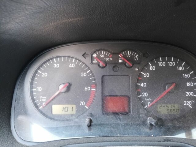 Синий Фольксваген Гольф, объемом двигателя 1.4 л и пробегом 245 тыс. км за 2950 $, фото 6 на Automoto.ua