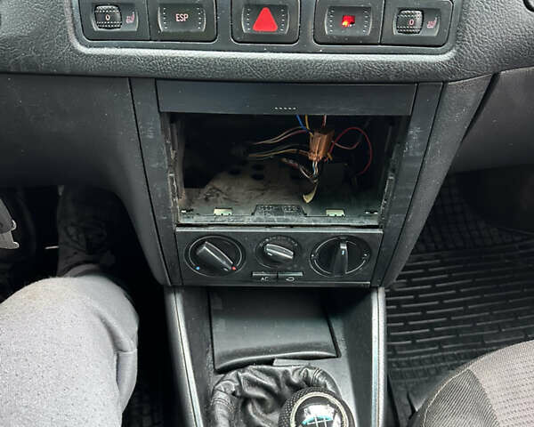 Синий Фольксваген Гольф, объемом двигателя 1.9 л и пробегом 337 тыс. км за 2850 $, фото 54 на Automoto.ua