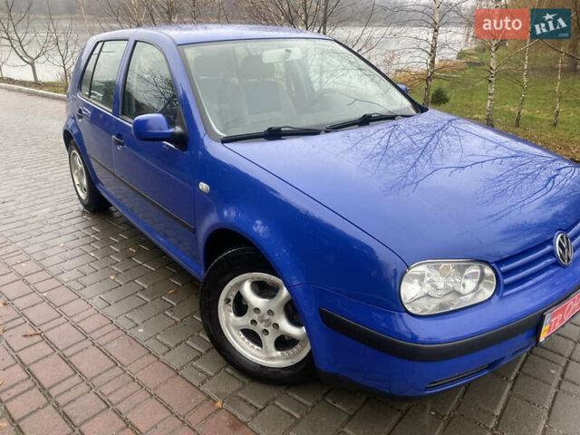 Синий Фольксваген Гольф, объемом двигателя 1.6 л и пробегом 226 тыс. км за 4800 $, фото 1 на Automoto.ua