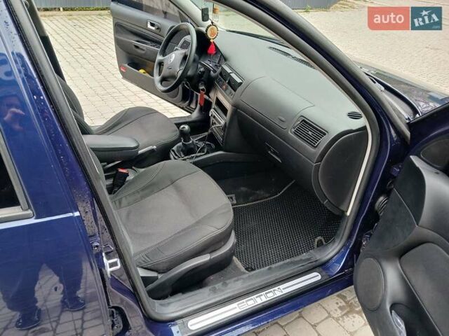 Синий Фольксваген Гольф, объемом двигателя 1.4 л и пробегом 238 тыс. км за 4300 $, фото 4 на Automoto.ua