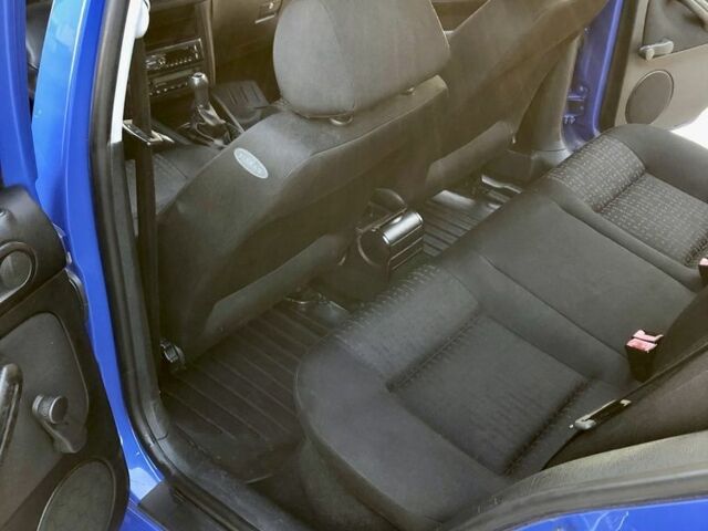 Синий Фольксваген Гольф, объемом двигателя 1.4 л и пробегом 274 тыс. км за 3850 $, фото 12 на Automoto.ua