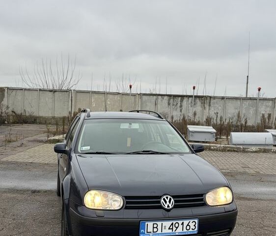 Синий Фольксваген Гольф, объемом двигателя 1.9 л и пробегом 300 тыс. км за 1900 $, фото 1 на Automoto.ua