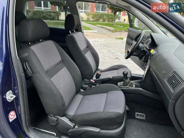 Синий Фольксваген Гольф, объемом двигателя 1.39 л и пробегом 233 тыс. км за 3850 $, фото 48 на Automoto.ua