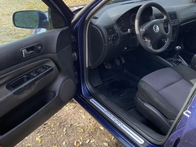 Синий Фольксваген Гольф, объемом двигателя 1.6 л и пробегом 250 тыс. км за 4600 $, фото 5 на Automoto.ua