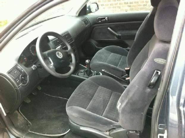 Синий Фольксваген Гольф, объемом двигателя 1.9 л и пробегом 87 тыс. км за 600 $, фото 2 на Automoto.ua