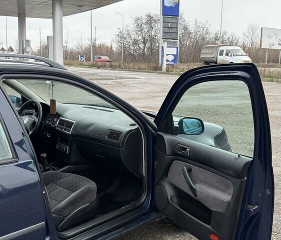 Синий Фольксваген Гольф, объемом двигателя 1.9 л и пробегом 300 тыс. км за 1900 $, фото 19 на Automoto.ua